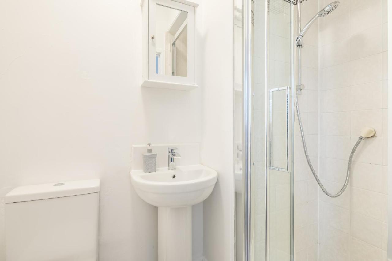 Private Room 4 With Kitchenette By Cb Stays No Minimum Stays CBG Exterior foto